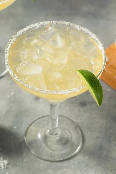 Boozy Refreshing Tequila Margarita Lime Salt — ストック写真