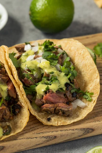 Yapımı Meksika Biftekli Taco Cilantro Soğanlı — Stok fotoğraf