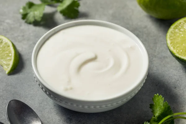 Hausgemachte Cremige Mexikanische Crema Dip Einer Schüssel — Stockfoto