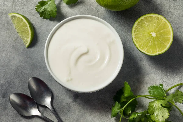 Hausgemachte Cremige Mexikanische Crema Dip Einer Schüssel — Stockfoto