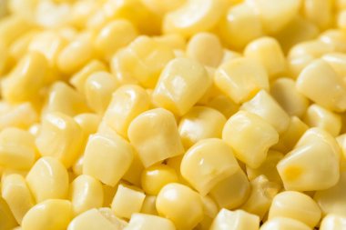 Buğulanmış organik beyaz mısır kabında kernals