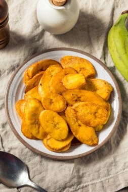 Tuz ve Biberli Ev Yapımı Kızarmış Bitkiler