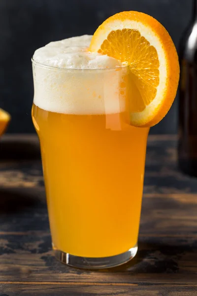 Boozy Belgian Orange Wheat Beer Garnish — стоковое фото