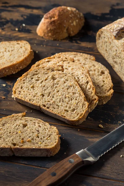 Yapımı Taze Buğday Ekmeği Tam Tahıllı — Stok fotoğraf