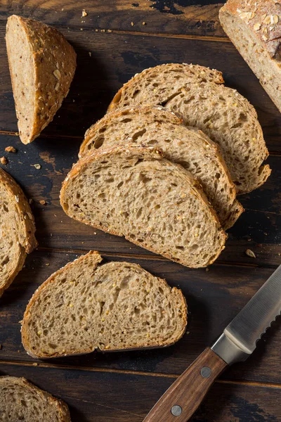 全麦自制新鲜麦片面包 — 图库照片