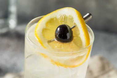 Tom Collins 'in Cin ve Limonlu Kokteyli