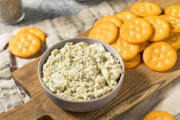 Hausgemachter Creamy Spinat Dip Mit Runden Crackern — Stockfoto