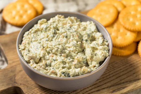 Hausgemachter Creamy Spinat Dip Mit Runden Crackern — Stockfoto