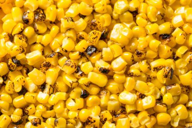 Ev yapımı kavrulmuş mısır gevrekleri kasede