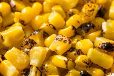 Ev yapımı kavrulmuş mısır gevrekleri kasede