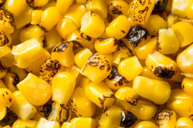 Ev yapımı kavrulmuş mısır gevrekleri kasede