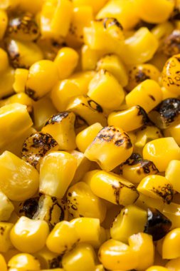 Ev yapımı kavrulmuş mısır gevrekleri kasede