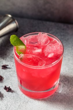 Soğuk Alkollü Cin Hibiscus Limonlu Ekşi Kokteyl
