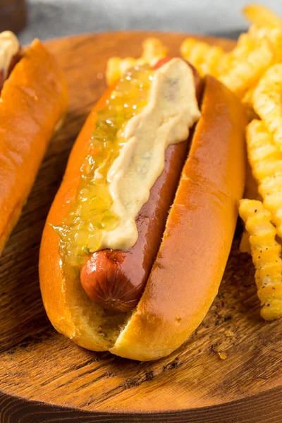 Perros Calientes Gourmet Caseros Con Mostaza Papas Fritas — Foto de Stock