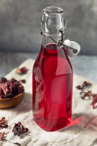 Ev yapımı tatlı hindiba çayı Şişe içinde basit şurup