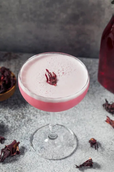 Chlastací Osvěžující Vodka Hibiscus Růžový Koktejl Sklenici — Stock fotografie