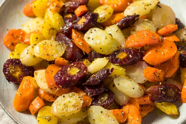 Cenouras Assadas Orgânicas Caseiras Com Sal Pimenta — Fotografia de Stock