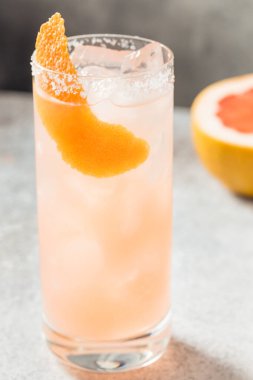 Soğuk Tuzlu Köpek Kokteyli Tekila ve Greyfurtlu