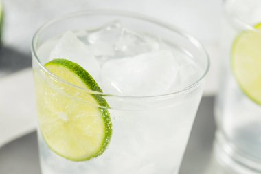 Soğuk serinletici Işıl ışıl Işıl Su İçmeye hazır