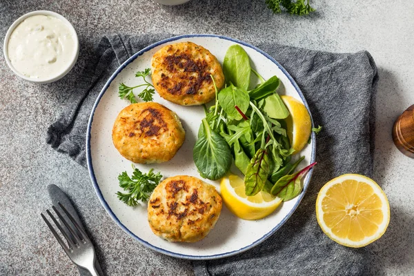 Homemade Fried Crab Cakes Salad Tartar Sauce — Photo