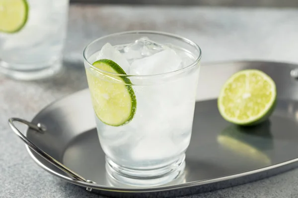 Cold Refreshing Sparkling Lime Water Ready Drink — Fotografia de Stock