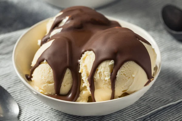 Sweet Hard Chocolate Shell Ice Cream Sundae Uma Tigela — Fotografia de Stock