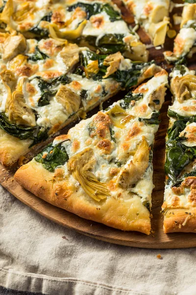 Homemade Italian Artichoke Spinach Pizza Basil — Stock Photo, Image