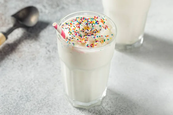 Batido Leite Baunilha Doce Frio Com Creme Chicote — Fotografia de Stock