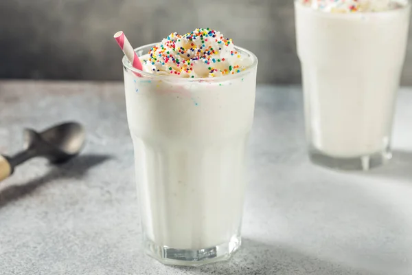 Cold Sweet Vanilla Milk Shake Met Slagroom — Stockfoto