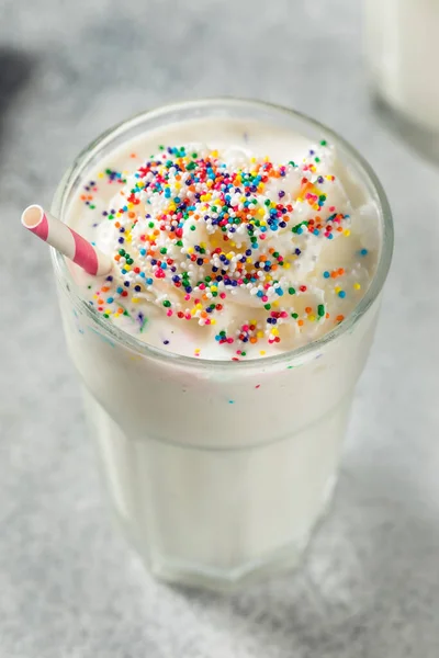 Kalter Süßer Vanillemilchshake Mit Schlagsahne — Stockfoto