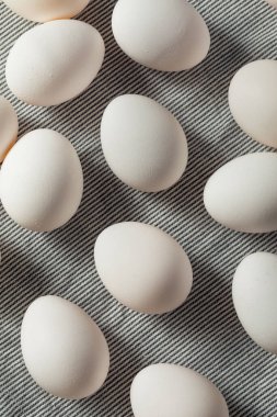 Bir Gruptaki Çiğ Organik Kafes Özgür Beyaz Yumurtalar