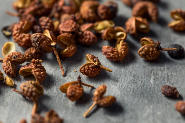 Sichaun Cru Orgânico Peppercorns Uma Tigela — Fotografia de Stock