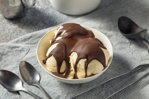 Dulce Duro Chocolate Shell Helado Sundae Tazón — Foto de Stock