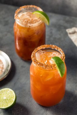 Soğuk Ayyaş Domates Michelada Bira ve Limonlu Kokteyl