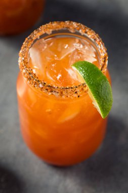 Soğuk Ayyaş Domates Michelada Bira ve Limonlu Kokteyl