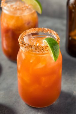 Soğuk Ayyaş Domates Michelada Bira ve Limonlu Kokteyl