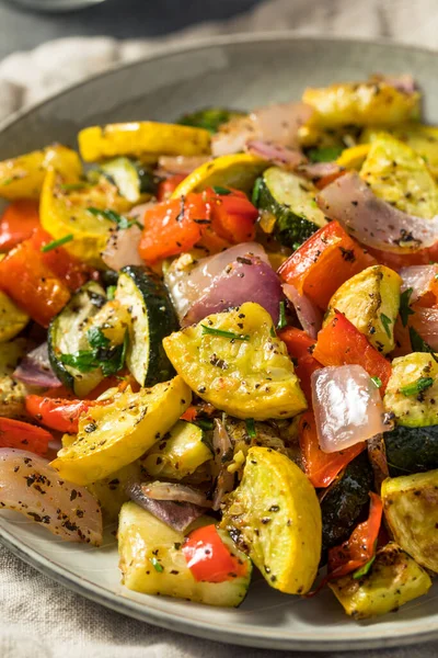 Házi Készítésű Pörkölt Nyári Zöldségek Zuccini Paprikával Hagymával — Stock Fotó