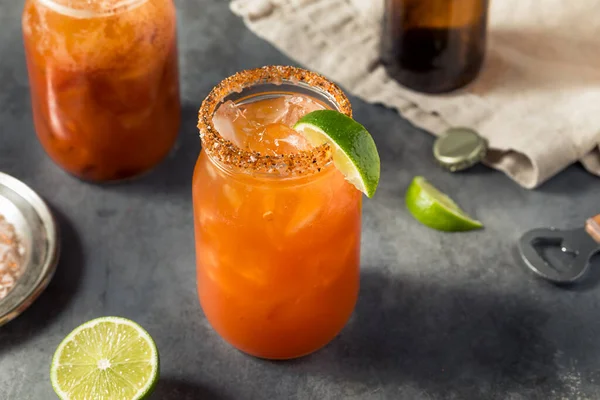 Cold Boozy Tomat Michelada Cocktail Beer Lime — Stok Foto