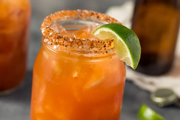 Cold Boozy Tomat Michelada Cocktail Beer Lime — Stok Foto
