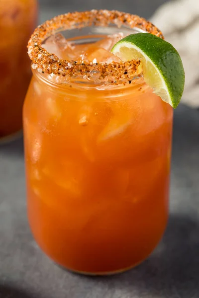 Kalter Boozy Tomato Michelada Cocktail Mit Bier Und Limette — Stockfoto