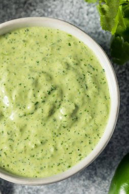 Lime Cilantro ve Jalapeno ile ev yapımı Peru Aji Verde Sosu