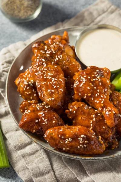 Alas Caseras Pollo Miel Sriracha Con Sésamo Rancho —  Fotos de Stock