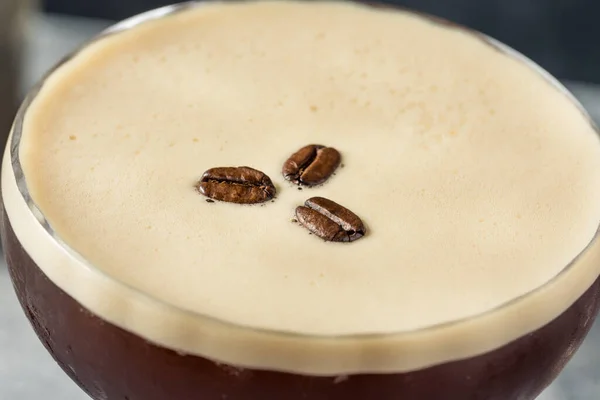 Chlast Osvěžující Espresso Martini Koktejl Vodkou — Stock fotografie
