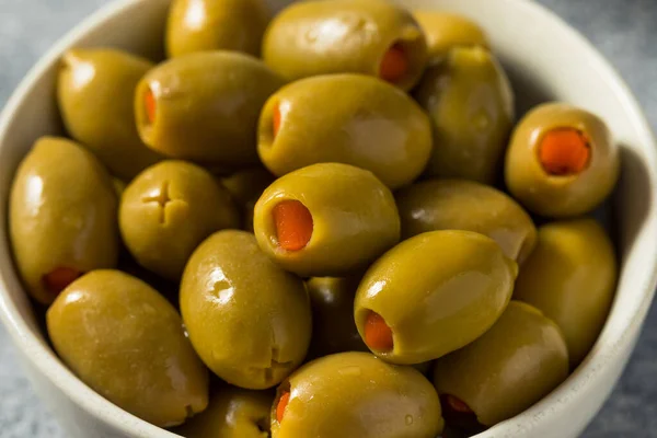 Syrové Marinované Organické Zelené Olivy Paprikou Pimento — Stock fotografie