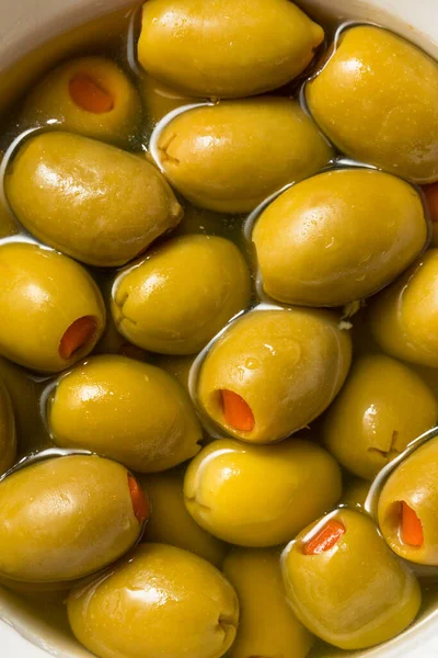 Syrové Marinované Organické Zelené Olivy Paprikou Pimento — Stock fotografie