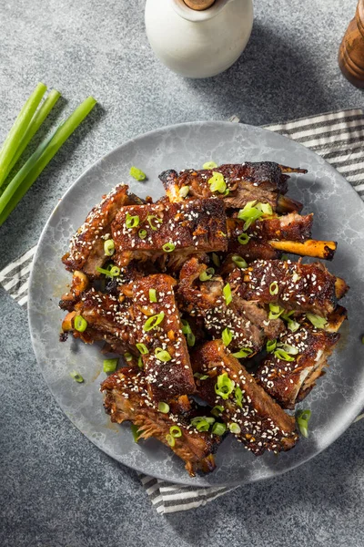 Casero Picante Asiático Bebé Espalda Costillas Con Sésamo Cebolla Verde —  Fotos de Stock