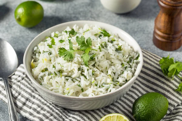 Hemlagad Mexikansk Cilantro Lime Rice Skål — Stockfoto