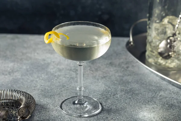 Boozy Dry Gin Lemon Martini Coupe — Stok Foto