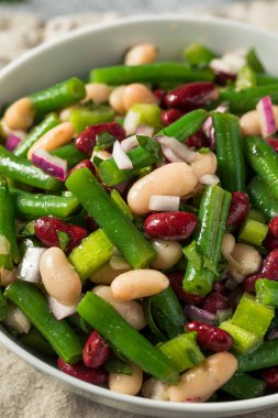 Yeşil Böbrek ve Cannellini ile Ev Yapımı Organik Üç Fasulye Salatası