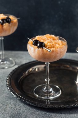 Boozy Donmuş Manhattan Buzlu Buzlu Kokteyl Viski ve Kirazlı
